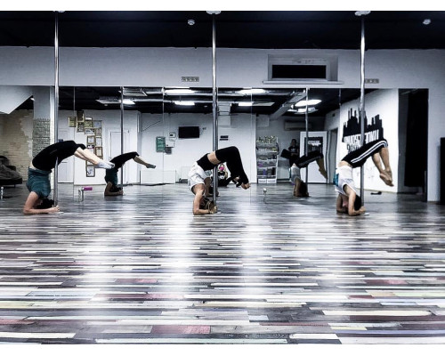 Зеркальные стены для студий танца, йоги и аэробики